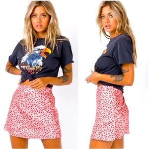 🌹Princess Polly red floral mini skirt!! ❣️